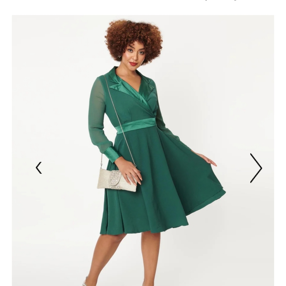 Flash sale! Unique Vintage Emerald Green Swing Dress